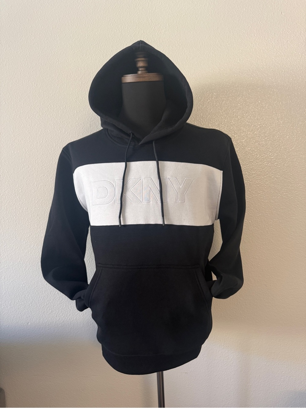 Dkny mens hoodie sweater black and white in size large